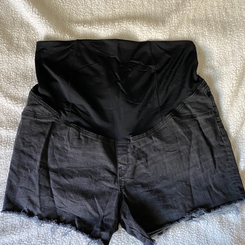 Black full panel maternity shorts